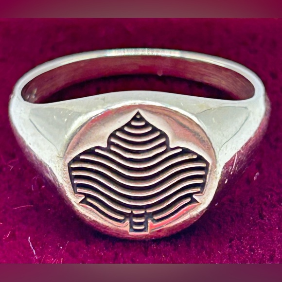 Jewelry - **RARE** 10k Vintage London Life Co. Anniversary Ring